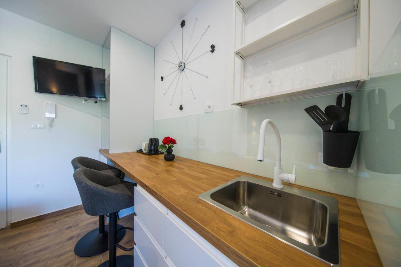 Split Central Luxury Studios Екстер'єр фото